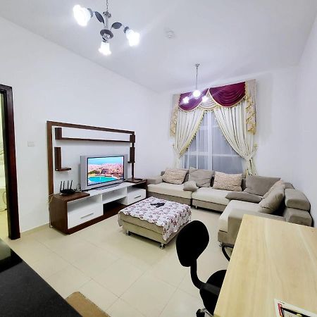 Cheap Holiday Home Ajman Bagian luar foto