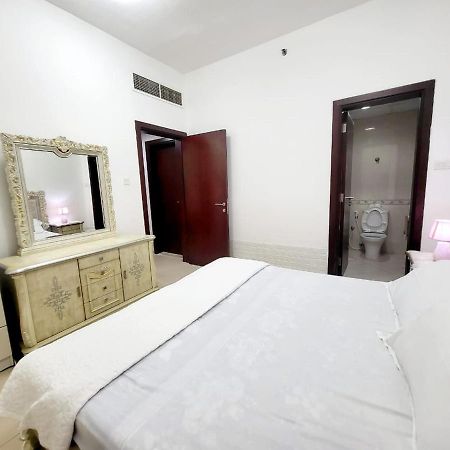 Cheap Holiday Home Ajman Bagian luar foto