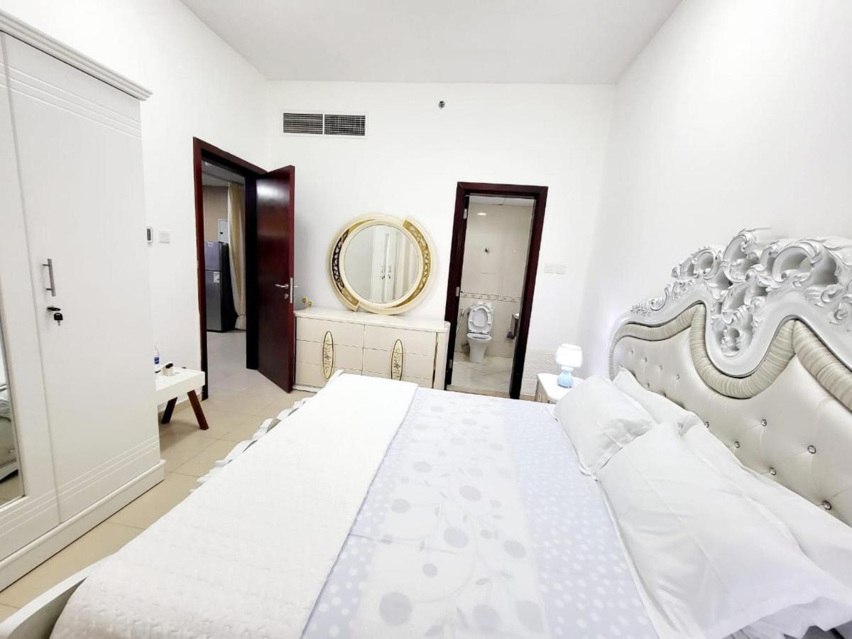 Cheap Holiday Home Ajman Bagian luar foto