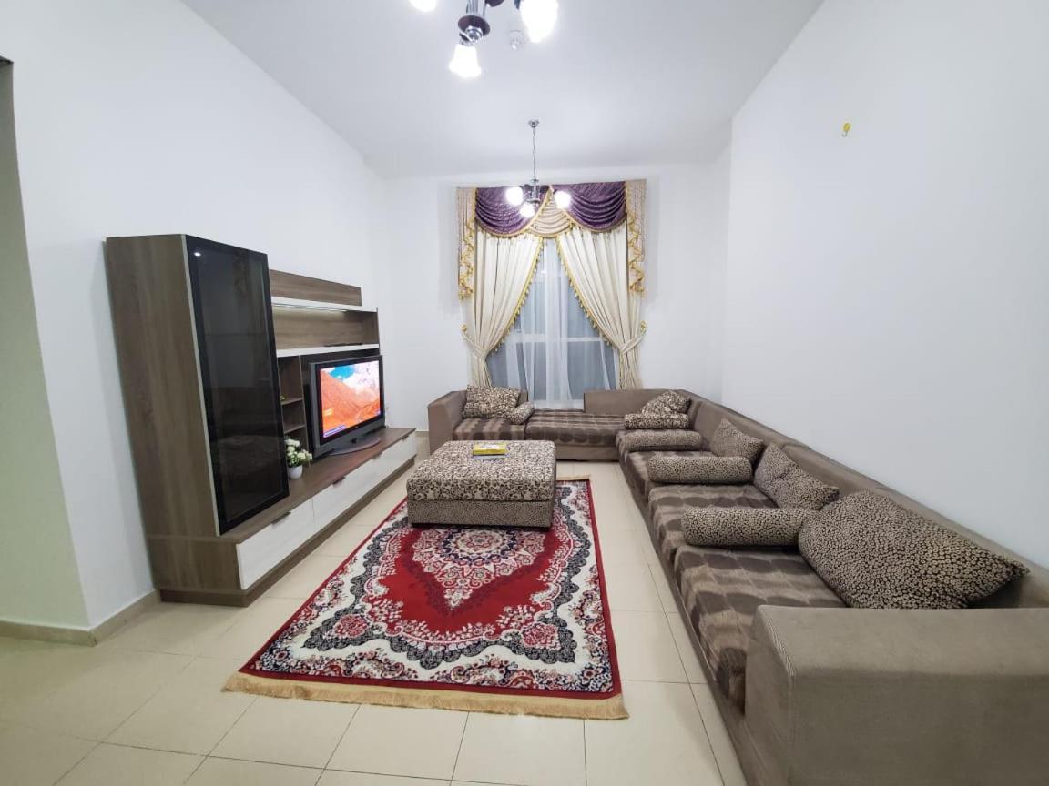 Cheap Holiday Home Ajman Bagian luar foto