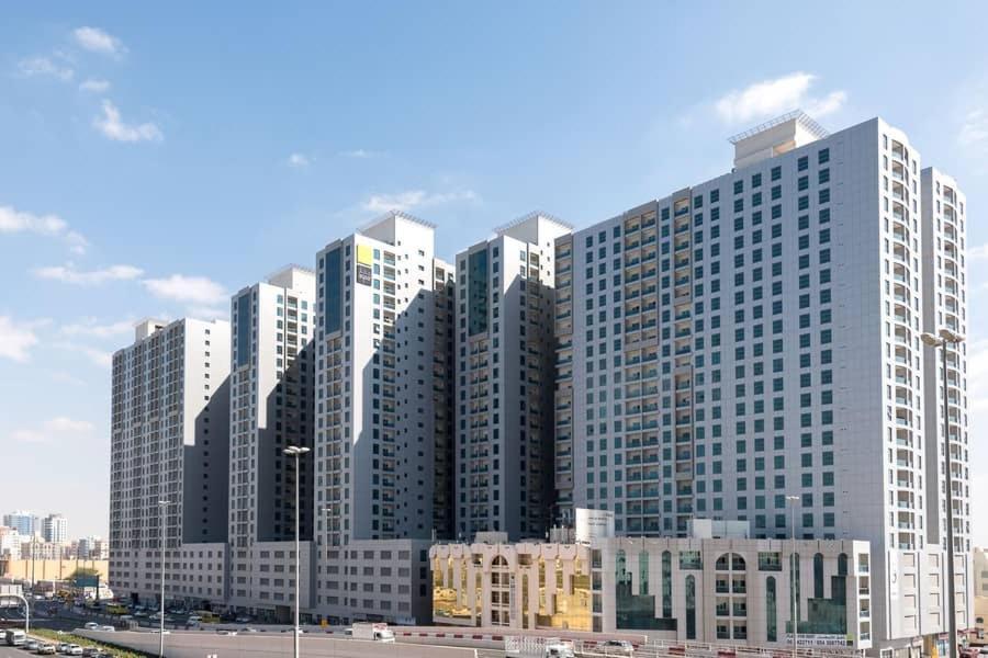 Cheap Holiday Home Ajman Bagian luar foto