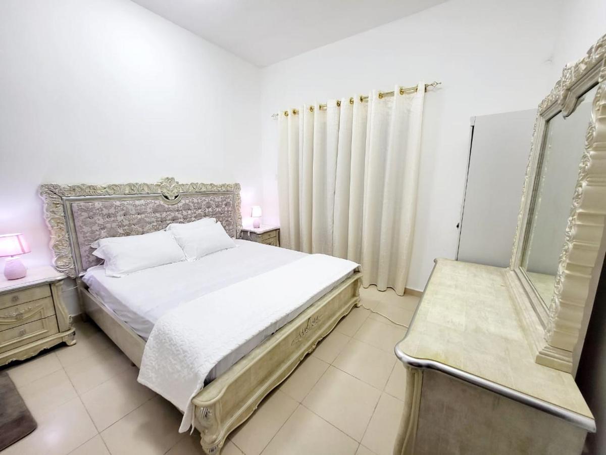 Cheap Holiday Home Ajman Bagian luar foto