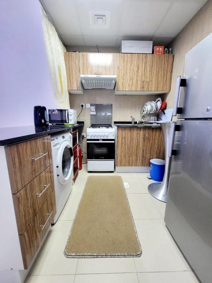 Cheap Holiday Home Ajman Bagian luar foto