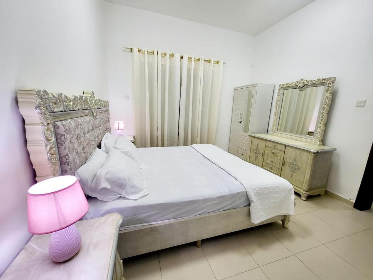 Cheap Holiday Home Ajman Bagian luar foto
