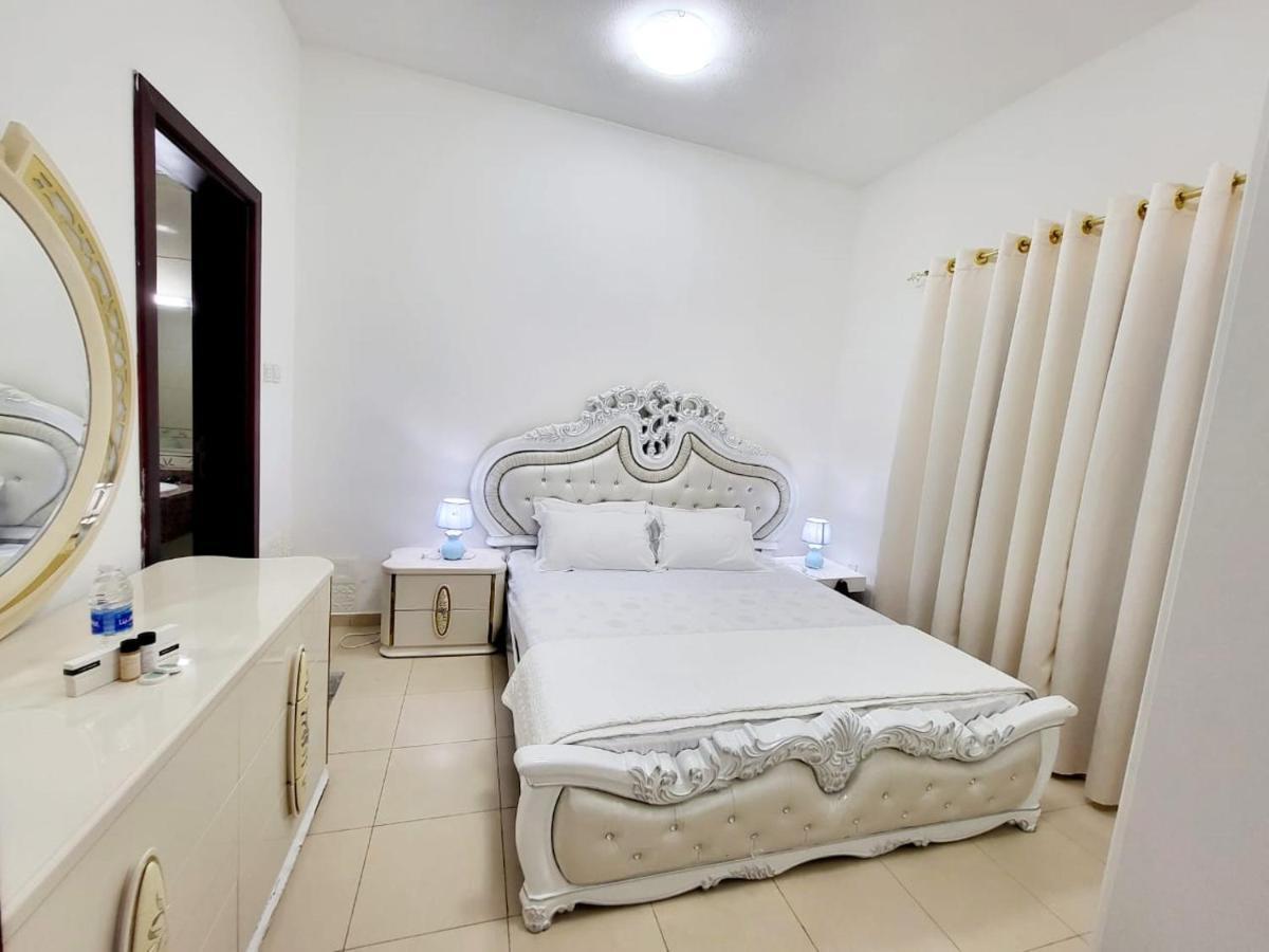 Cheap Holiday Home Ajman Bagian luar foto