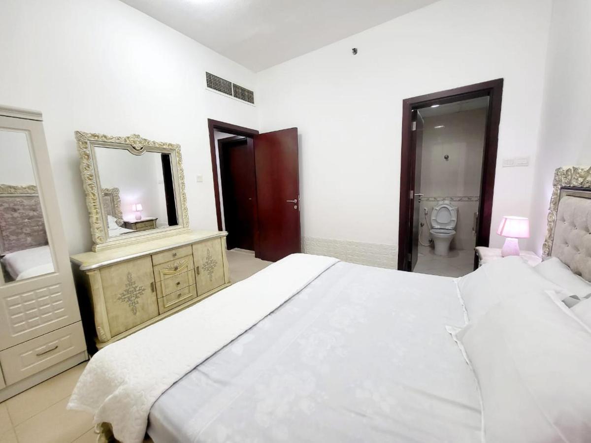 Cheap Holiday Home Ajman Bagian luar foto