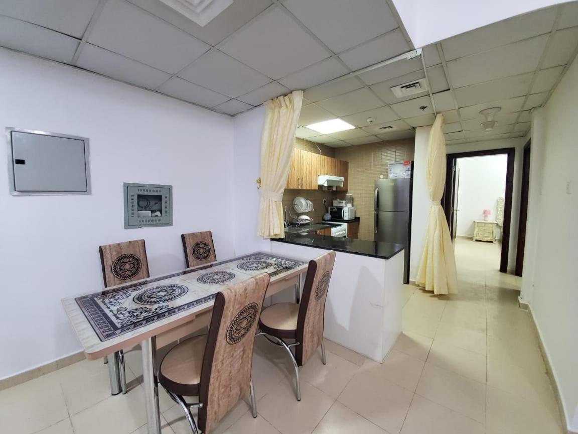 Cheap Holiday Home Ajman Bagian luar foto